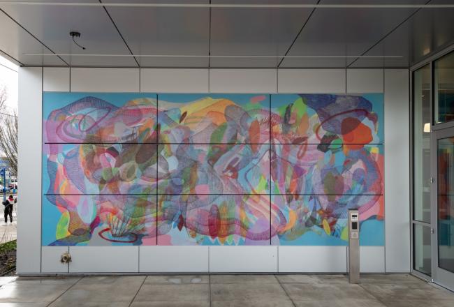 新运营中心外部展示着 Tenya Rodriguez 创作的新壁画